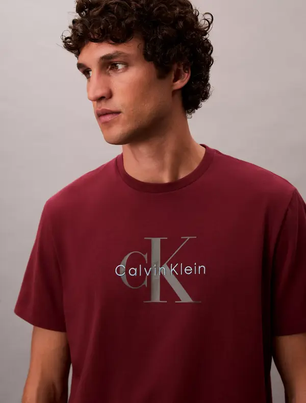 Calvin Klein Men’s Logo T-Shirt Burgundy
